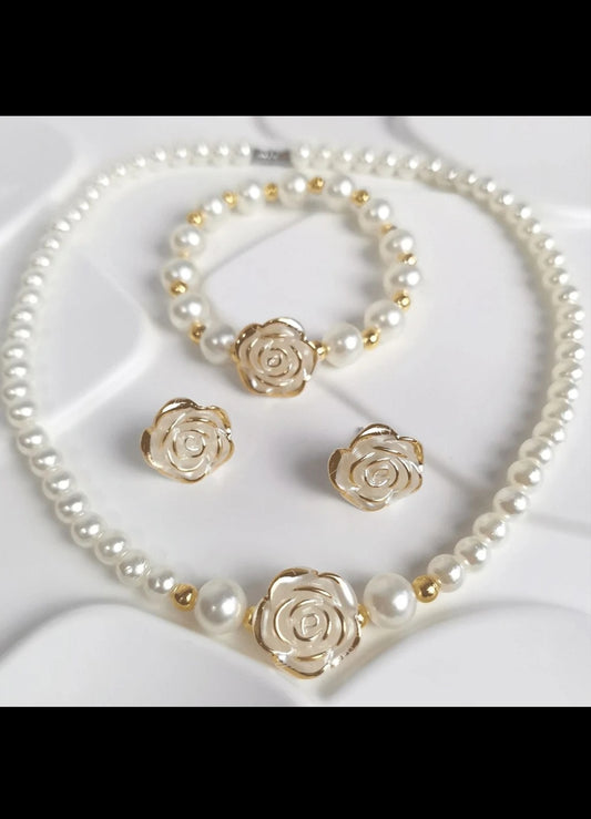 Parure fleurs et perles
