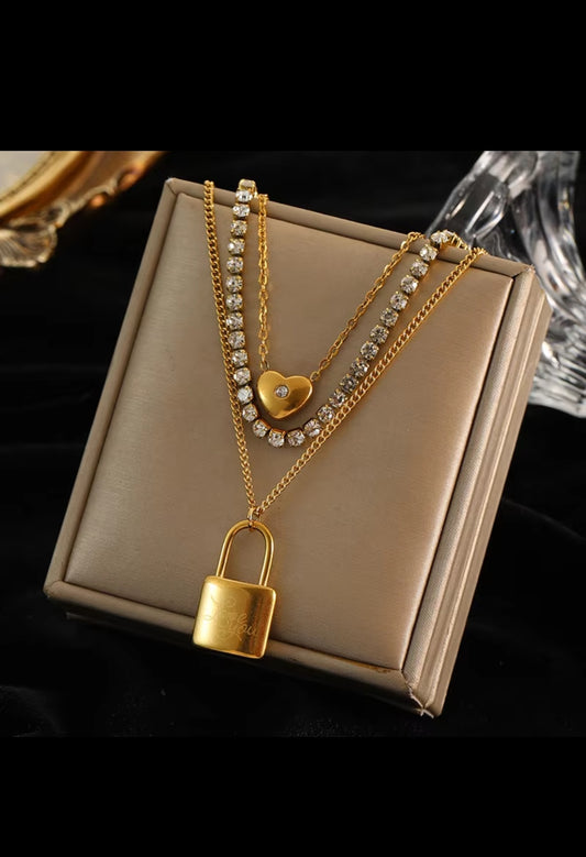 Collier or cadenassé